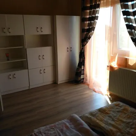 Lenoel Apartman Apartment *